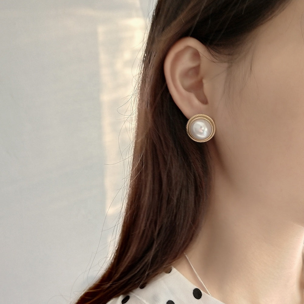 Elegant Gold-Tone Vintage Pearl Stud Earrings