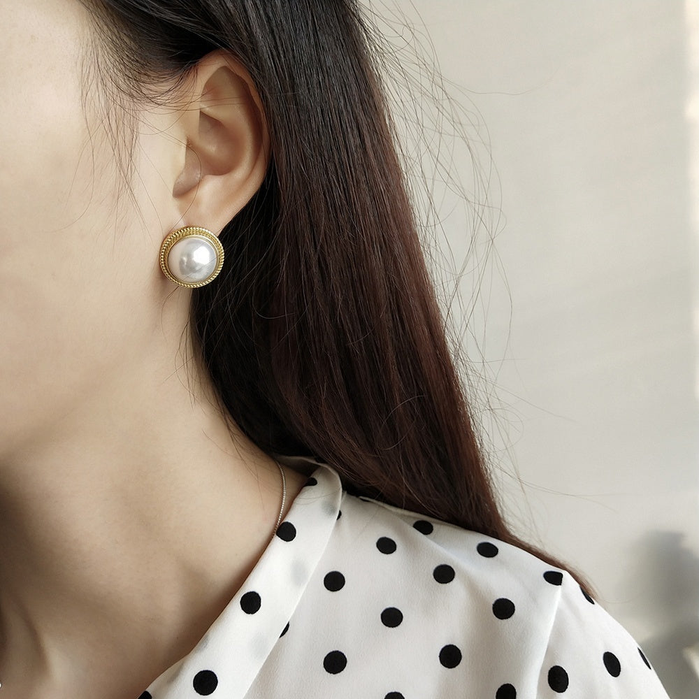 Elegant Gold-Tone Vintage Pearl Stud Earrings